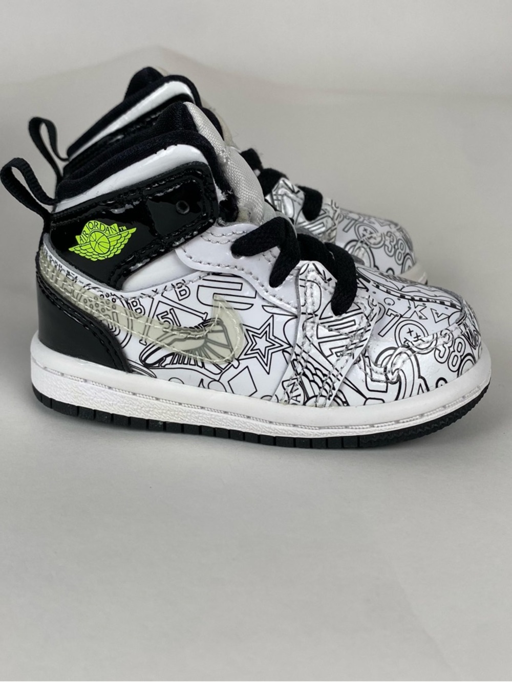 NWT Jordan 1 MID SE (TD) White-Black/Bolt Grey Baby size 4C